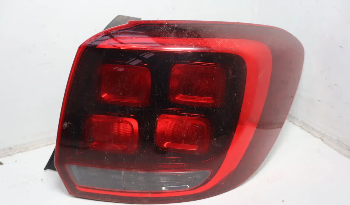 Feu arrière droit Dacia SANDERO II 1.5 blue dci 95 (b8jl) (2018) occasion