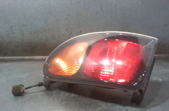 Feu arrière droit Daewoo LANOS (KLAT) 1.3 (1997) occasion