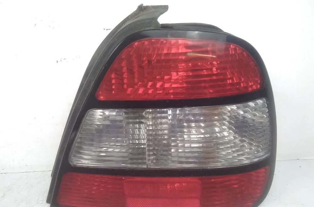 Feu arrière droit DAEWOO LEGANZA 2001 occasion