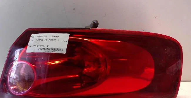 Feu arrière droit Fiat CROMA (194_) 1.9 d multijet (194axb1b) (2005-2011) occasion