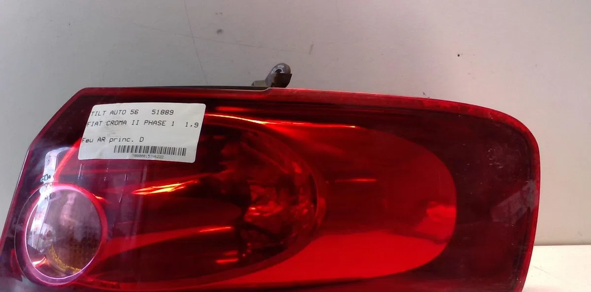 Feu arrière droit Fiat CROMA (194_) 1.9 d multijet (194axb1b) (2005-2011) occasion