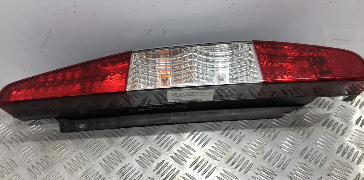 Feu arrière droit FIAT DOBLO 1 PHASE 1 occasion