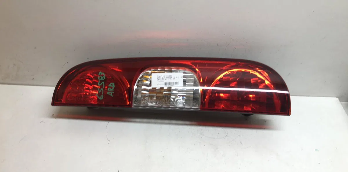 Feu arrière droit FIAT DOBLO 1 PHASE 2 occasion