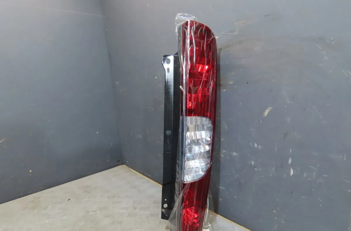 Feu arrière droit Fiat DOBLO Camionnette-Monospace (223_) 1.3 d multijet (2005-2010) occasion