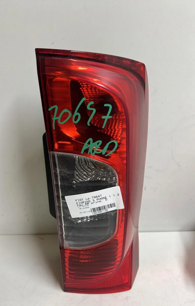 Feu arrière droit Fiat FIORINO Camionnette-Monospace (225_) 1.3 d multijet (225bxd1a, 225bxb1a, 225bxb11) (2007) occasio
