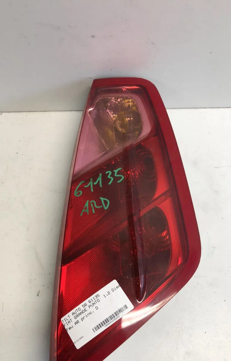Feu arrière droit Fiat GRANDE PUNTO (199_) 1.3 d multijet (199.axd11, 199.axd1a, 199.axd1b,... (2005-2010) 5 portes occa