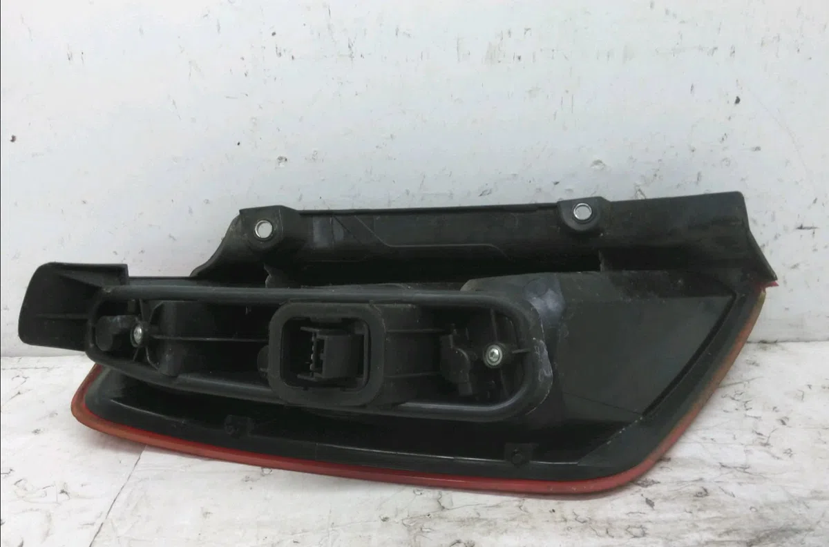 Feu arrière droit Fiat GRANDE PUNTO (199_) 1.4 16v (199bxg1b, 199axg1b) (2005-2011) occasion
