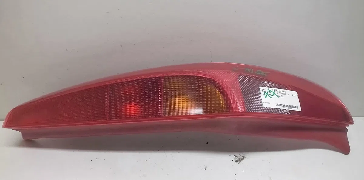Feu arrière droit Fiat PUNTO (188_) 1.2 60 (188.030, .050, .130, .150, .230, .250) (1999-2010) occasion