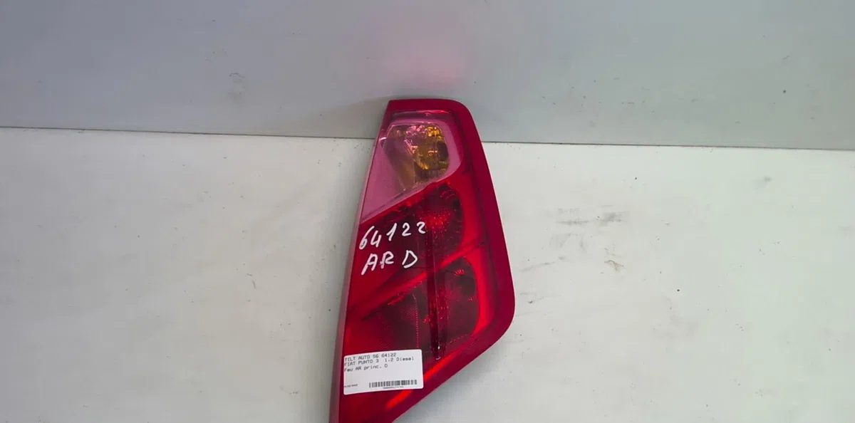Feu arrière droit Fiat PUNTO (199_) 1.3 d multijet (2012) occasion