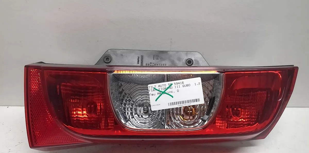 Feu arrière droit Fiat QUBO (225_) 1.3 d multijet (225cxb1a, 225axb1a, 225cxb11, 225axb11,... (2008) occasion