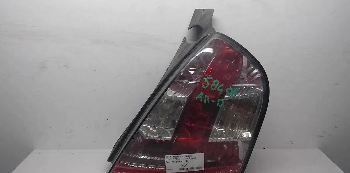 Feu arrière droit Fiat STILO (192_) 1.9 jtd (192_xe1a) (2001-2006) occasion
