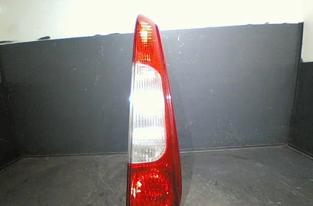 Feu arrière droit FORD C-MAX 2005 occasion