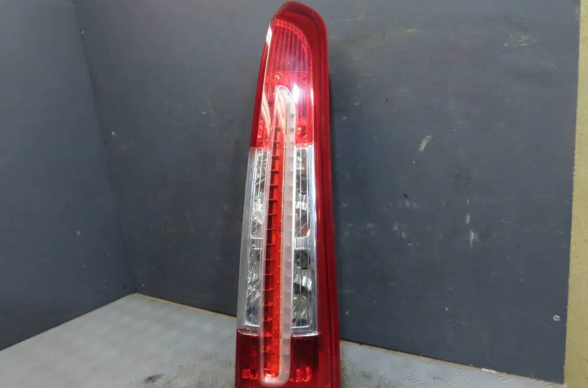 Feu arrière droit Ford C-MAX (DM2) 1.6 (2007-2010) occasion