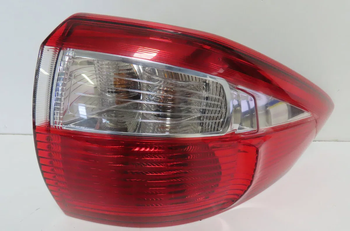 Feu arrière droit Ford C-MAX II (DXA-CB7, DXA-CEU) 1.0 ecoboost (2012-2019) occasion