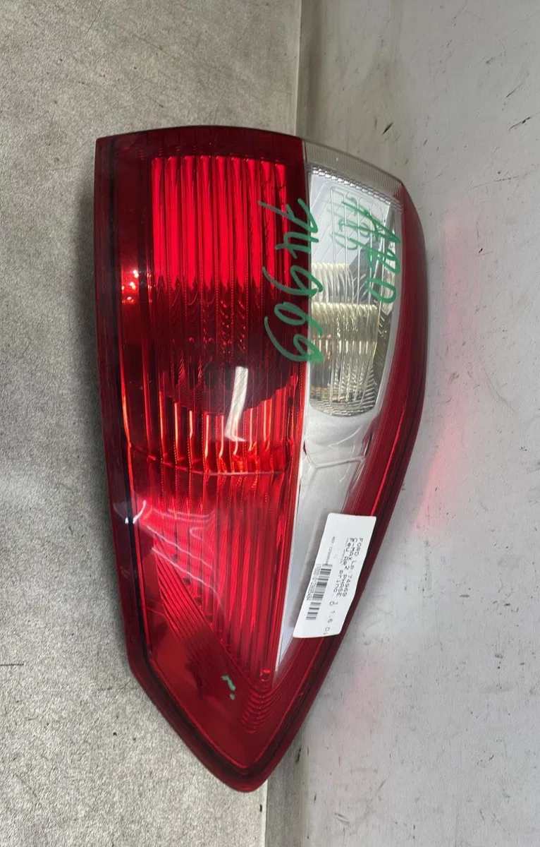 Feu arrière droit Ford C-MAX II (DXA-CB7, DXA-CEU) 1.6 tdci (2010-2019) occasion