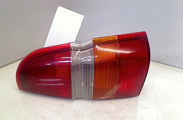 Feu arrière droit FORD ESCORT V  TD 70ch occasion
