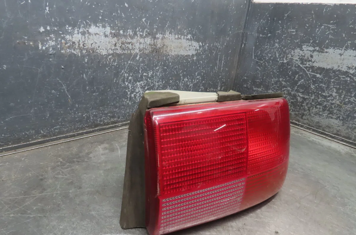 Feu arrière droit Ford ESCORT VI (GAL, AAL, ABL) 1.8 turbo d (1995-1998) occasion