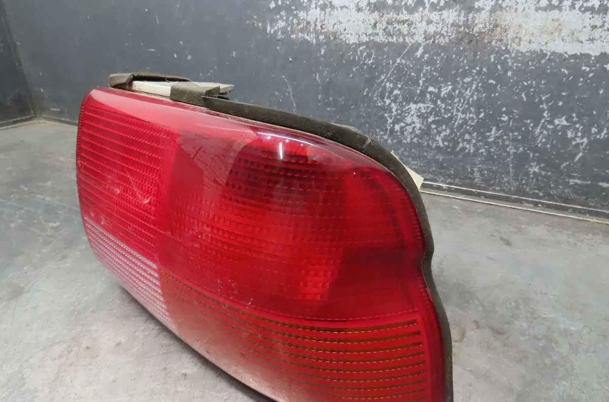 Feu arrière droit Ford ESCORT VI (GAL, AAL, ABL) 1.8 turbo d (1995-1998) occasion