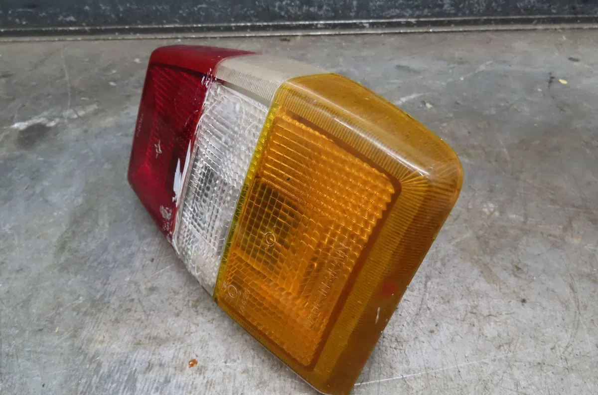 Feu arrière droit Ford FIESTA II (FBD) 1.0 (fbd) (1983-1989) occasion