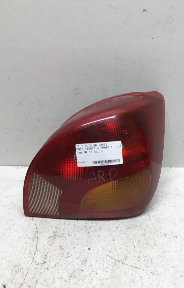 Feu arrière droit Ford FIESTA IV (JA_, JB_) 1.25 i 16v (1995-2002) 5 portes occasion