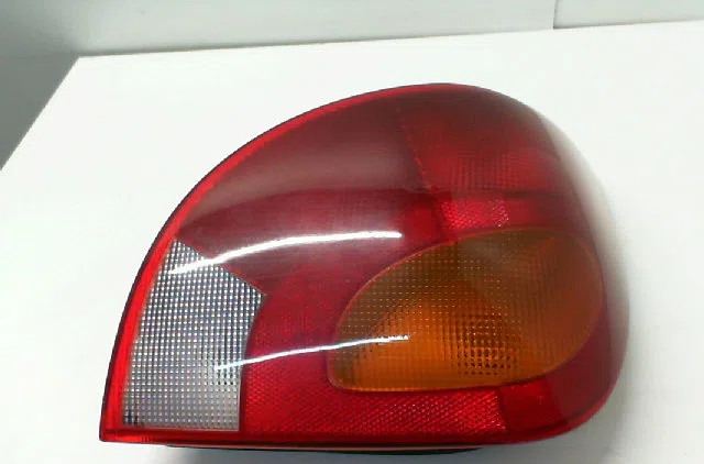 Feu arrière droit FORD FIESTA IV Phase 2 09-1999--09-2002 1.25i occasion
