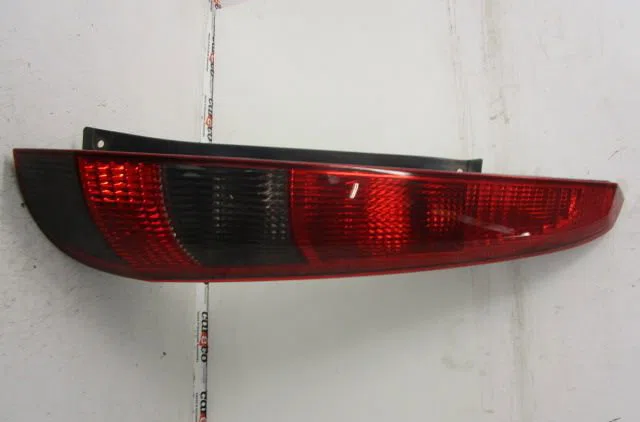 Feu arrière droit FORD FIESTA V  1.4 TDCI occasion