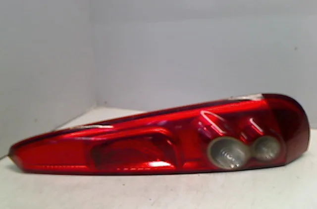 Feu arrière droit FORD FIESTA V  1.4 TDCI occasion