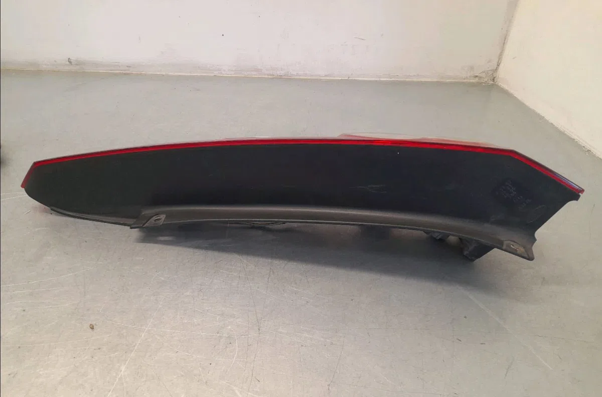 Feu arrière droit FORD FIESTA V  1.4 TDCI occasion