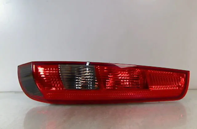 Feu arrière droit FORD FIESTA V 2004 occasion