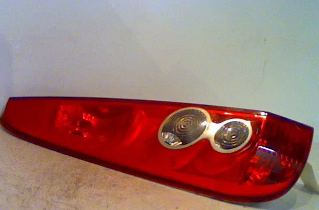 Feu arrière droit FORD FIESTA V 2006 occasion