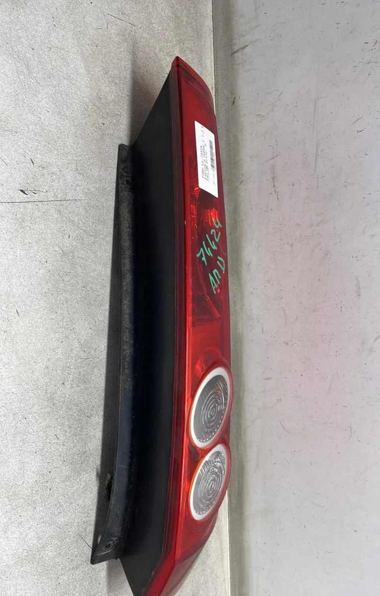 Feu arrière droit Ford FIESTA V (JH_, JD_) 1.25 16v (2002-2008) occasion