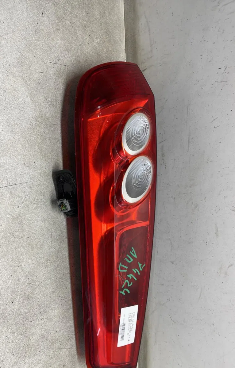 Feu arrière droit Ford FIESTA V (JH_, JD_) 1.25 16v (2002-2008) occasion