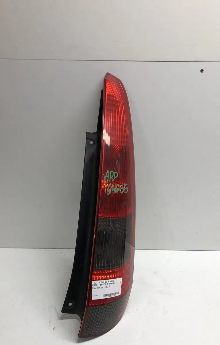 Feu arrière droit Ford FIESTA V (JH_, JD_) 1.3 (2001-2008) 3 portes occasion