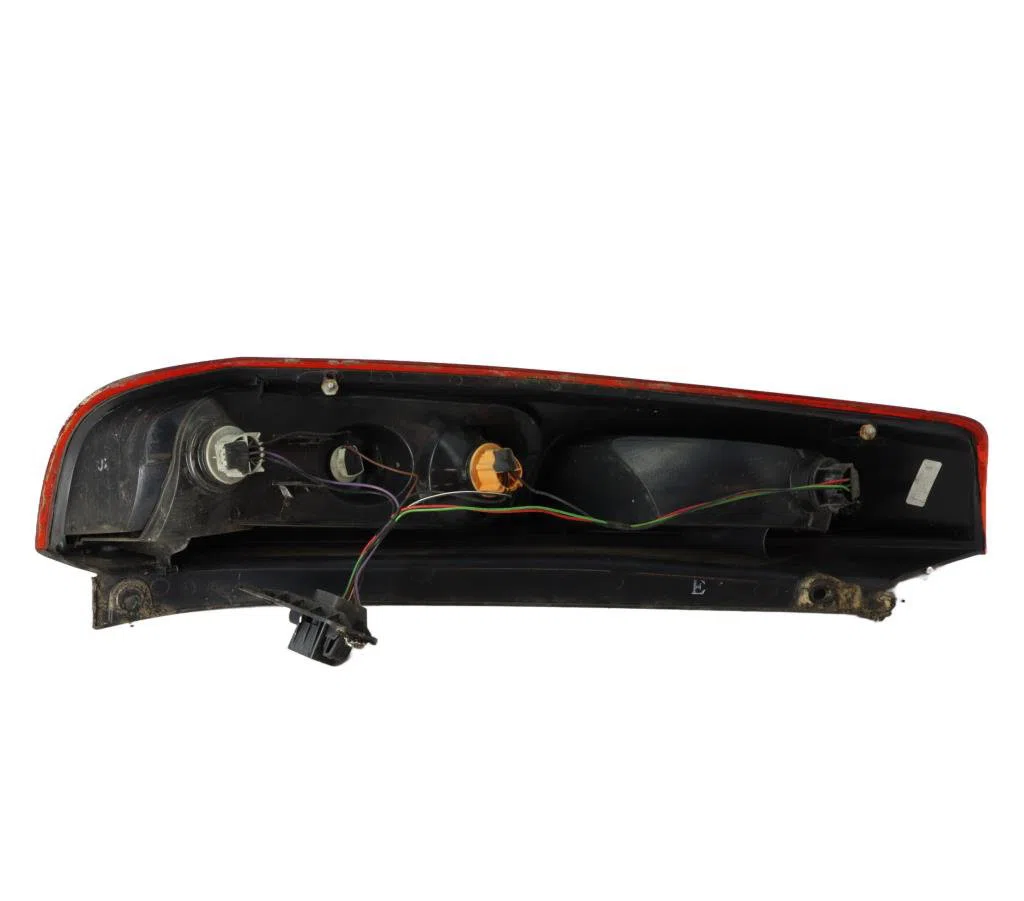 Feu arrière droit Ford FIESTA V (JH_, JD_) 1.4 16v (2001-2008) 5 portes occasion