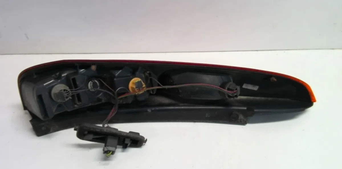 Feu arrière droit Ford FIESTA V (JH_, JD_) 1.4 tdci (2001-2008) 5 portes occasion