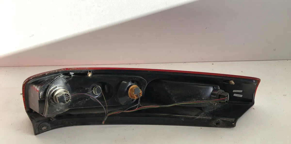 Feu arrière droit Ford FIESTA V (JH_, JD_) 1.4 tdci (2001-2008) 5 portes occasion