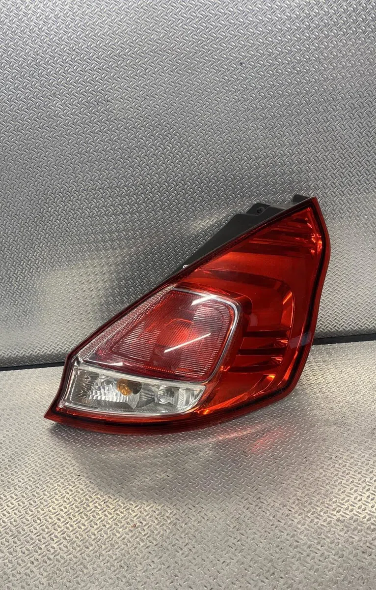 Feu arrière droit Ford FIESTA VI (CB1, CCN) 1.0 (2013-2017) occasion