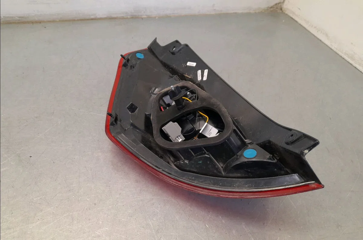 Feu arrière droit Ford FIESTA VI (CB1, CCN) 1.0 ecoboost (2013) occasion