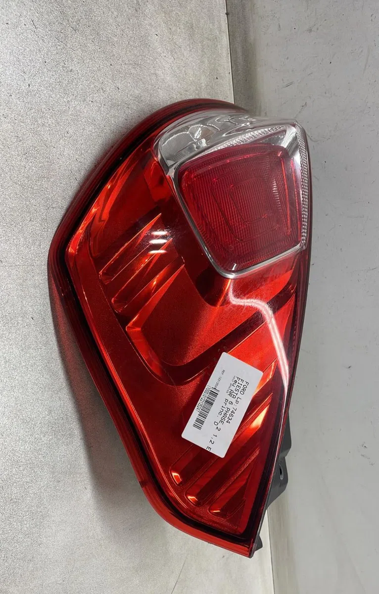 Feu arrière droit Ford FIESTA VI (CB1, CCN) 1.25 (2008-2017) 5 portes occasion