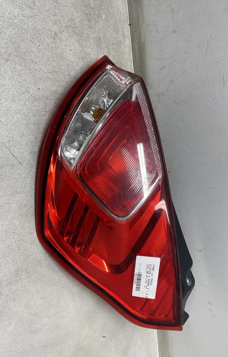 Feu arrière droit Ford FIESTA VI (CB1, CCN) 1.25 (2008-2017) 5 portes occasion