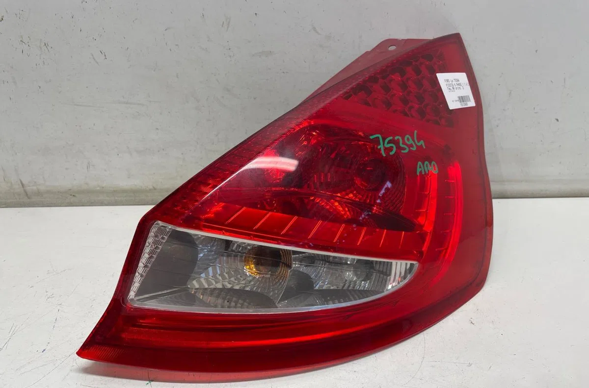 Feu arrière droit Ford FIESTA VI (CB1, CCN) 1.4 tdci (2010-2012) 3 portes occasion