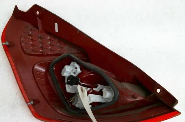 Feu arrière droit Ford FIESTA VI (CB1, CCN) 1.4 tdci (2010-2012) 3 portes occasion