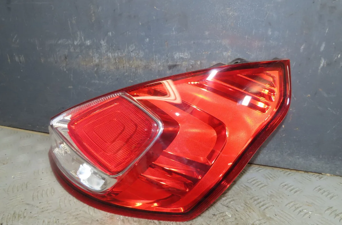 Feu arrière droit Ford FIESTA VI (CB1, CCN) 1.6 st (2013-2017) occasion