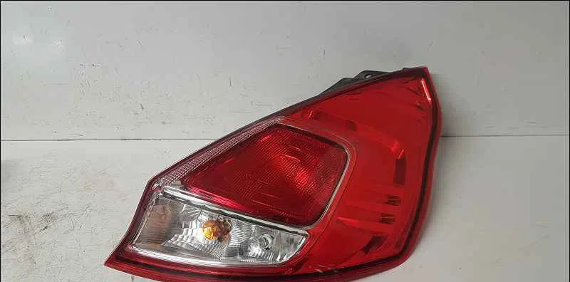 Feu arrière droit FORD FIESTA VI occasion