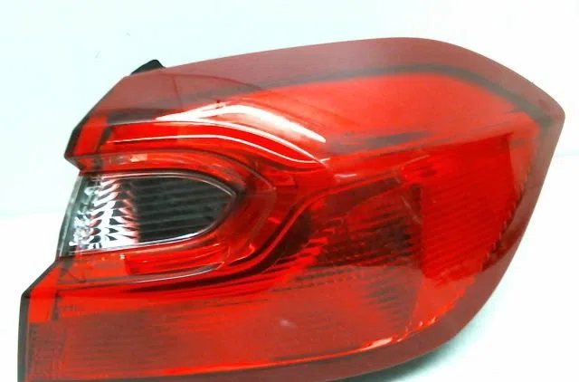 Feu arrière droit Ford FIESTA VII (HJ, HF) 1.1 ti-vct (2017) occasion