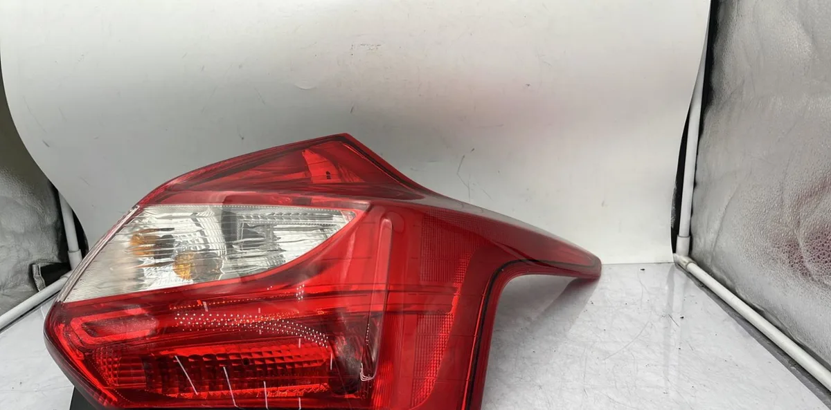 Feu arrière droit FORD FOCUS 3 PHASE 1 occasion