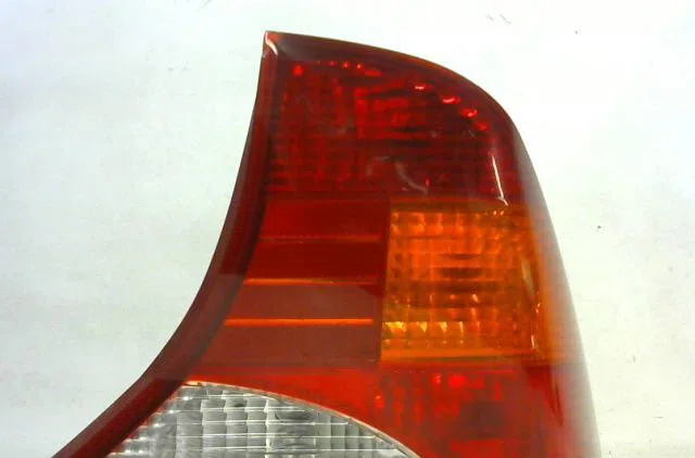 Feu arrière droit Ford FOCUS I A trois volumes (DFW) 1.6 16v (1999-2004) occasion