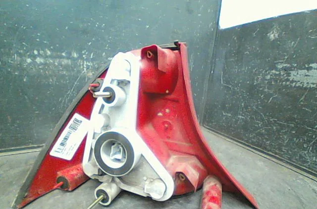Feu arrière droit Ford FOCUS I A trois volumes (DFW) 1.8 turbo di - tddi (1999-2004) occasion