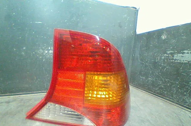 Feu arrière droit Ford FOCUS I A trois volumes (DFW) 1.8 turbo di - tddi (1999-2004) occasion