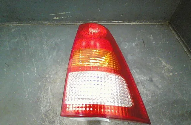 Feu arrière droit Ford FOCUS I Clipper (DNW) 1.6 16v (1999-2004) occasion